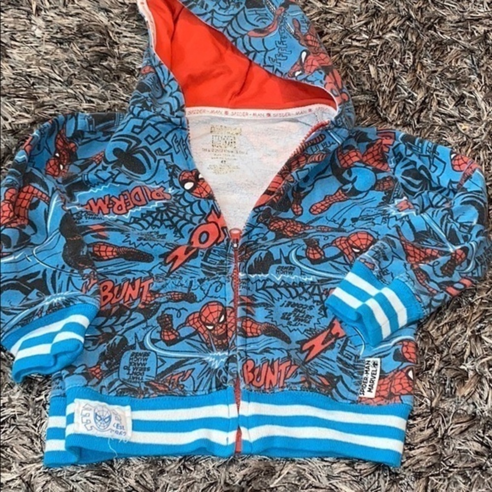 Vintage boys Spider Man zip hoodie fit is 2/3.